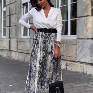 Zara Basic NWOT Size Large Ivory Grey Pleated Snakeskin Print Long Skirt